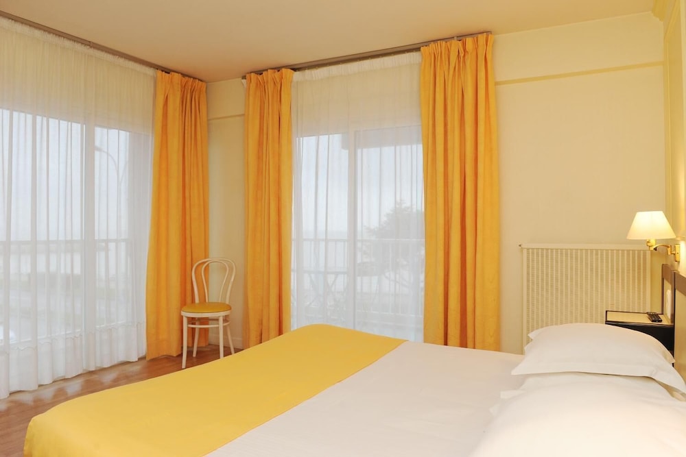 HOTEL BEAU RIVAGE 28/65