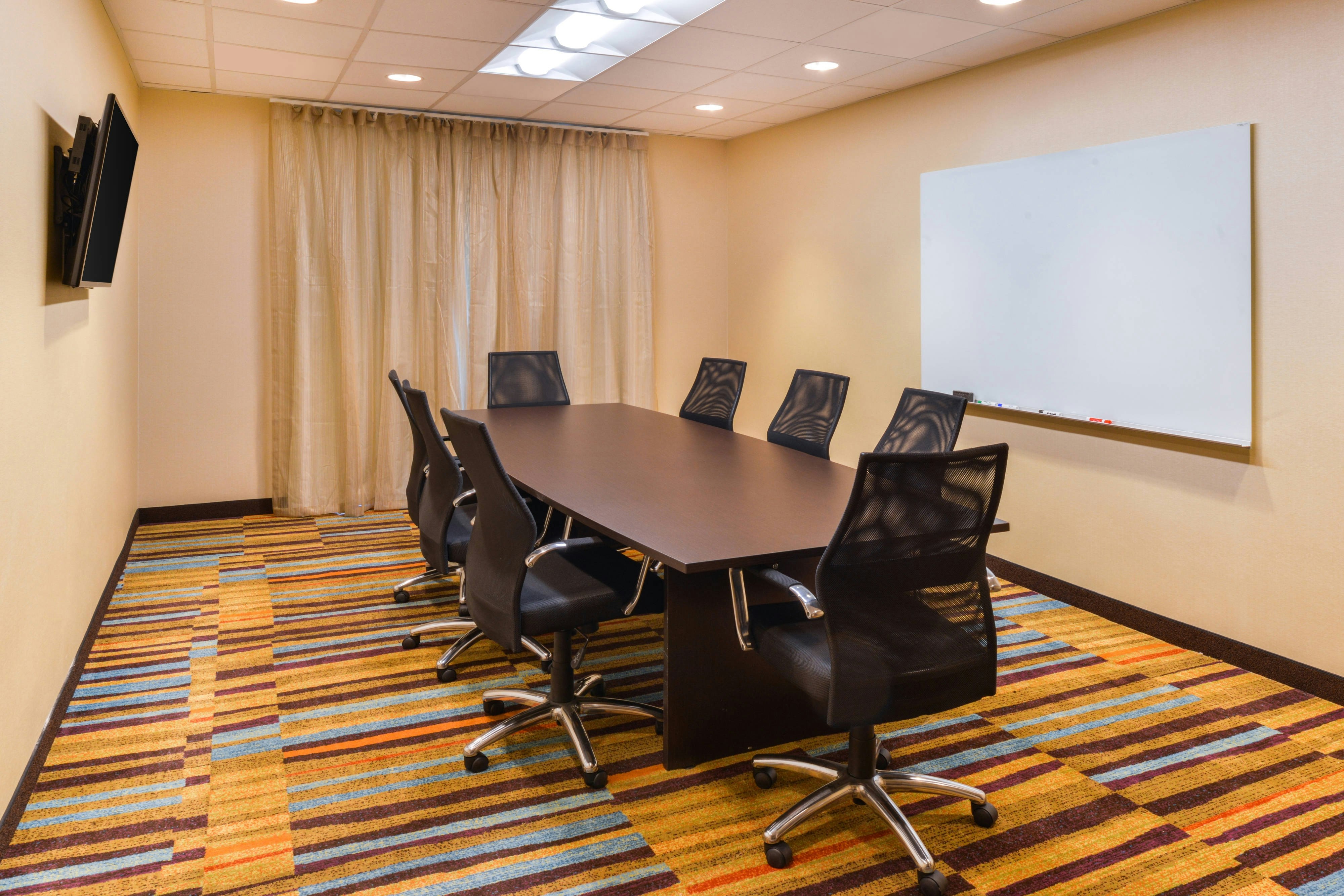 FAIRFIELD INN & SUITES CORALVILLE 43/49