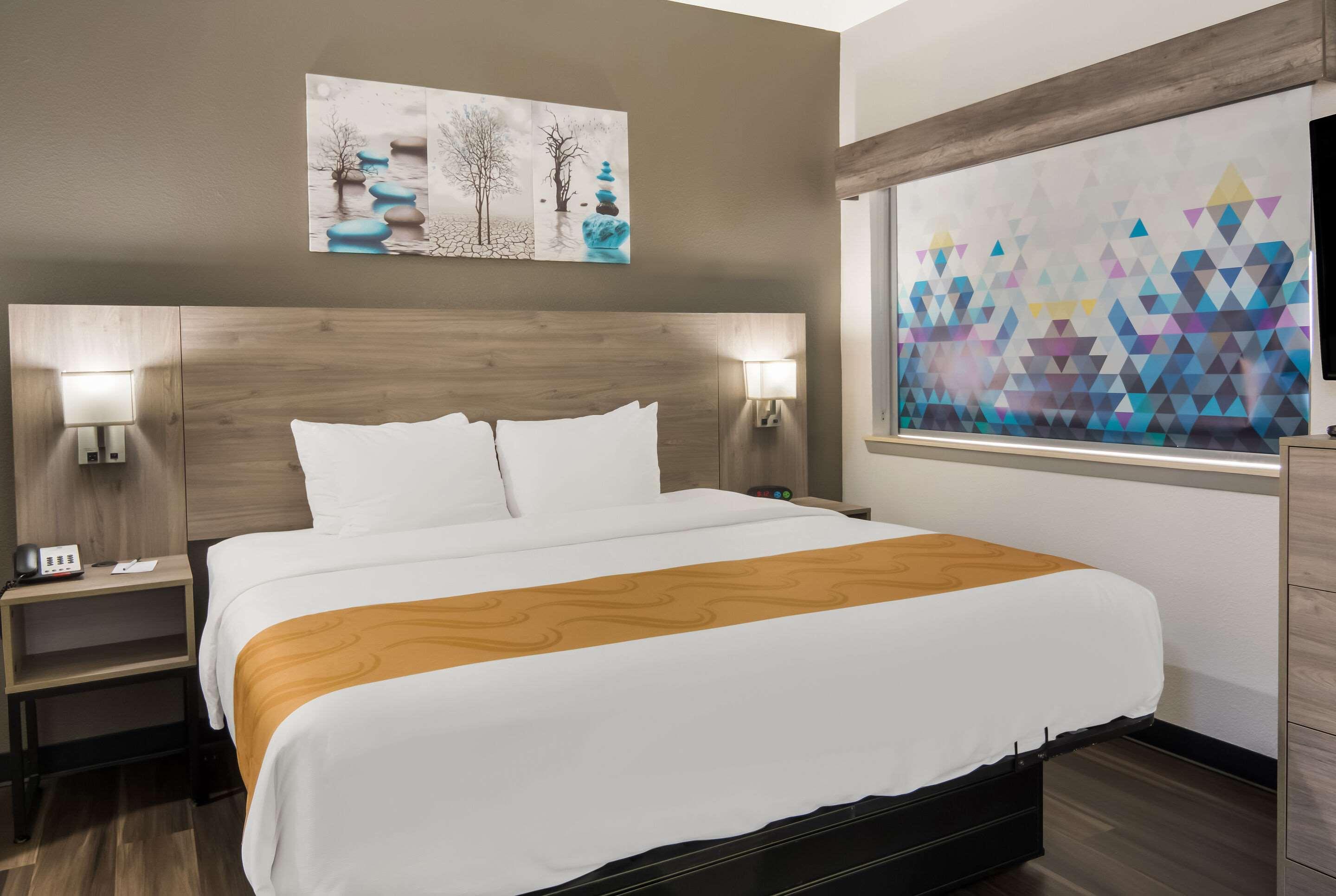 Suite, King Bed, Smoking