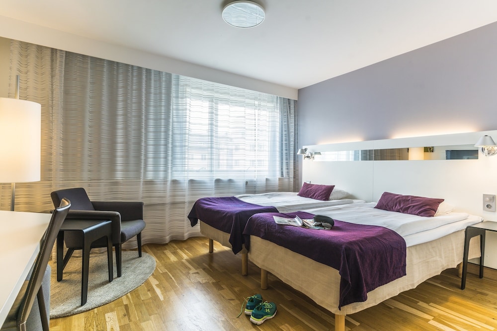 ROOM, TWIN BEDS