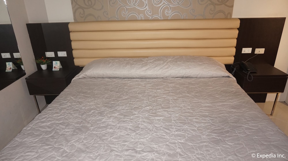 Score Birds Hotel 12/62
