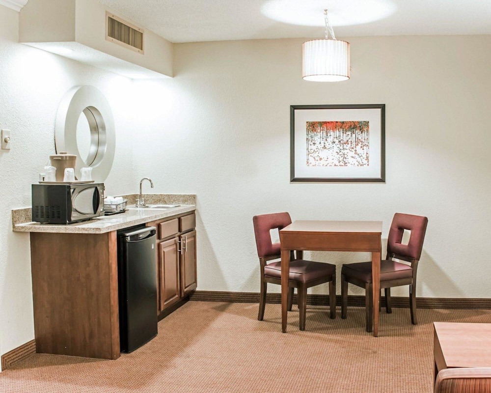 Comfort Inn Fayetteville near Fort Bragg 35/44