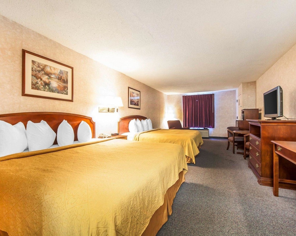 Quality Inn Ashland, KY 25/66