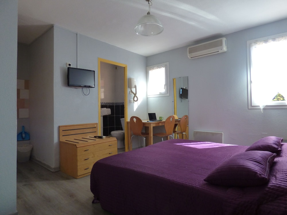 Court Inn and Suites 23/42