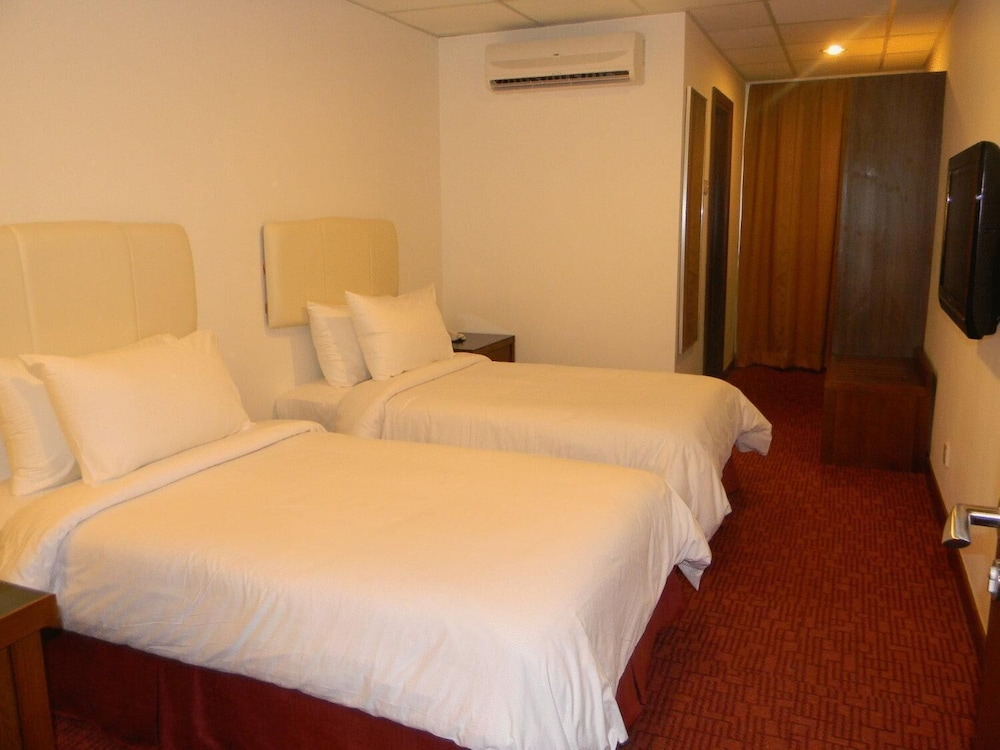 Jewels Hotel 30/46