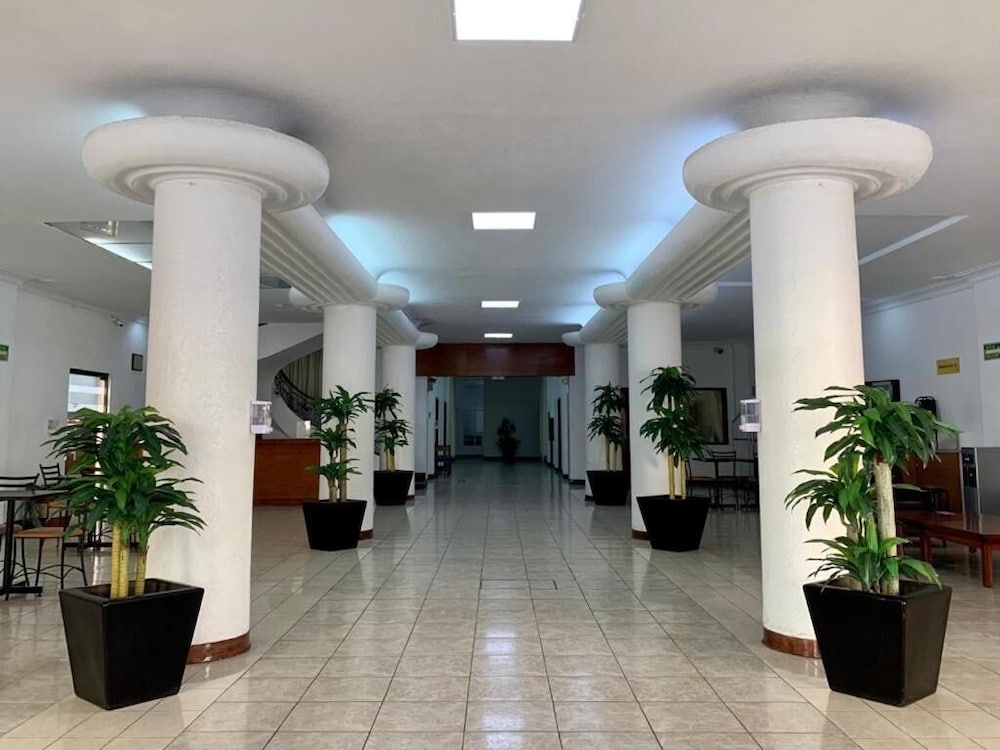 Hotel Capri de Leon 7/24