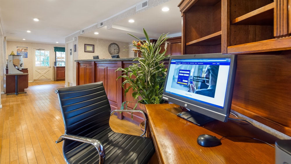 SureStay Plus by Best Western Woodbury Inn 8/35