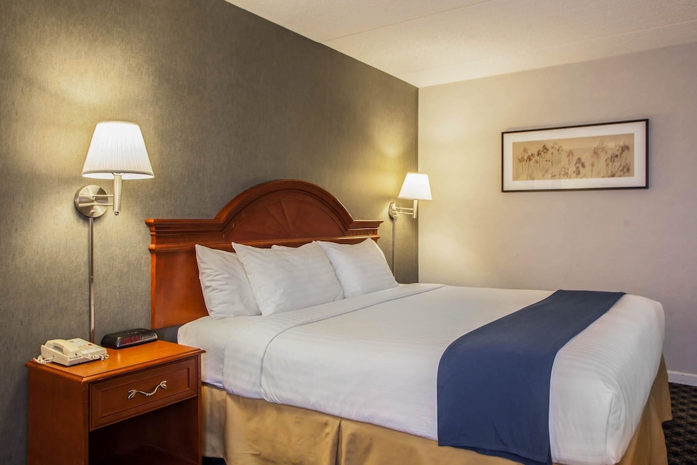 Quality Inn & Suites St Charles -West Chicago 10/40
