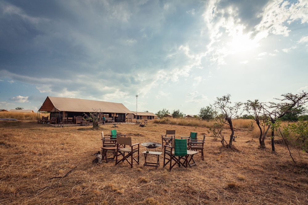 Gnu Mara River Camp 44/50