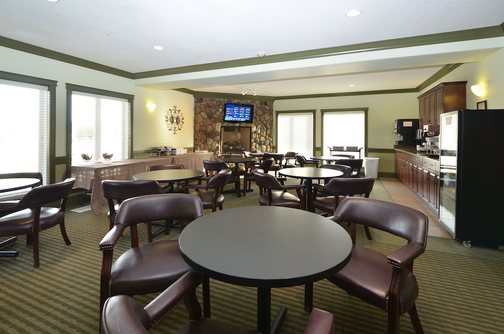 Big Lake Inn 48/51