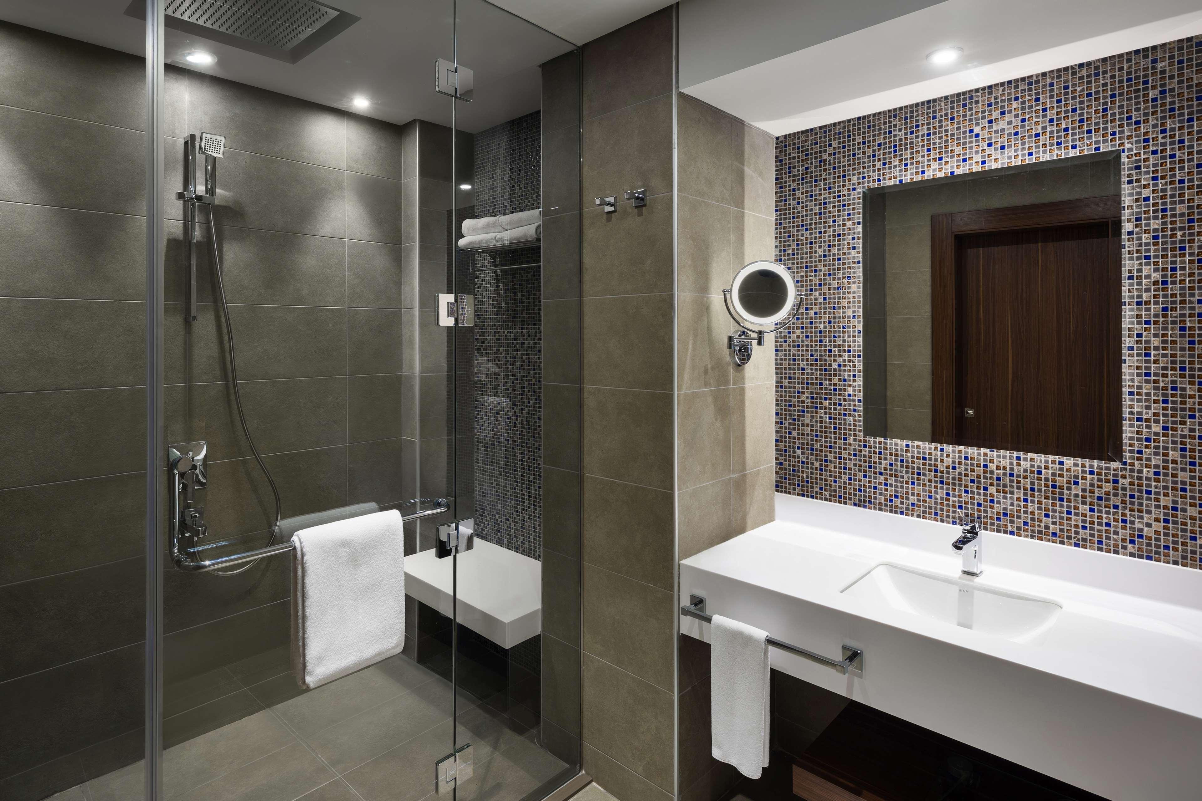 2 Bedrooms, Suite