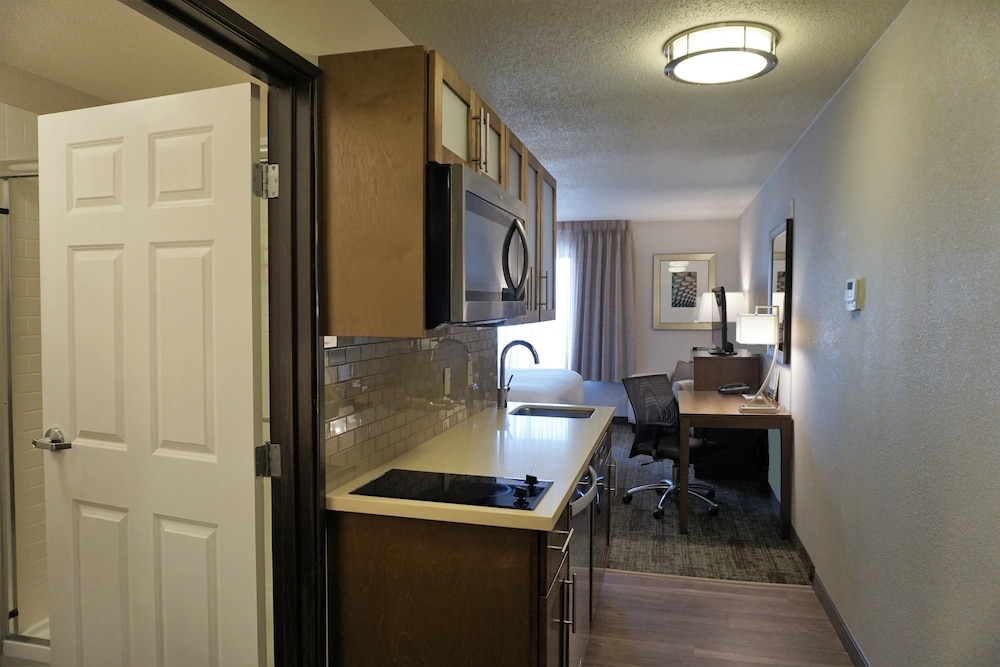 Staybridge Suites Columbia Hwy 63 I 70 50/50