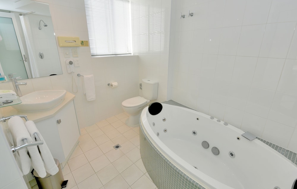 Atlantic Tower Motor Inn 5/45