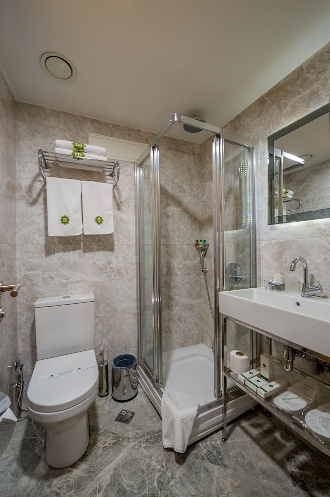 Bizim Hotel 24/64