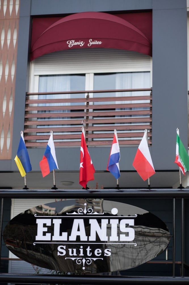 Elanis Suites 4/40