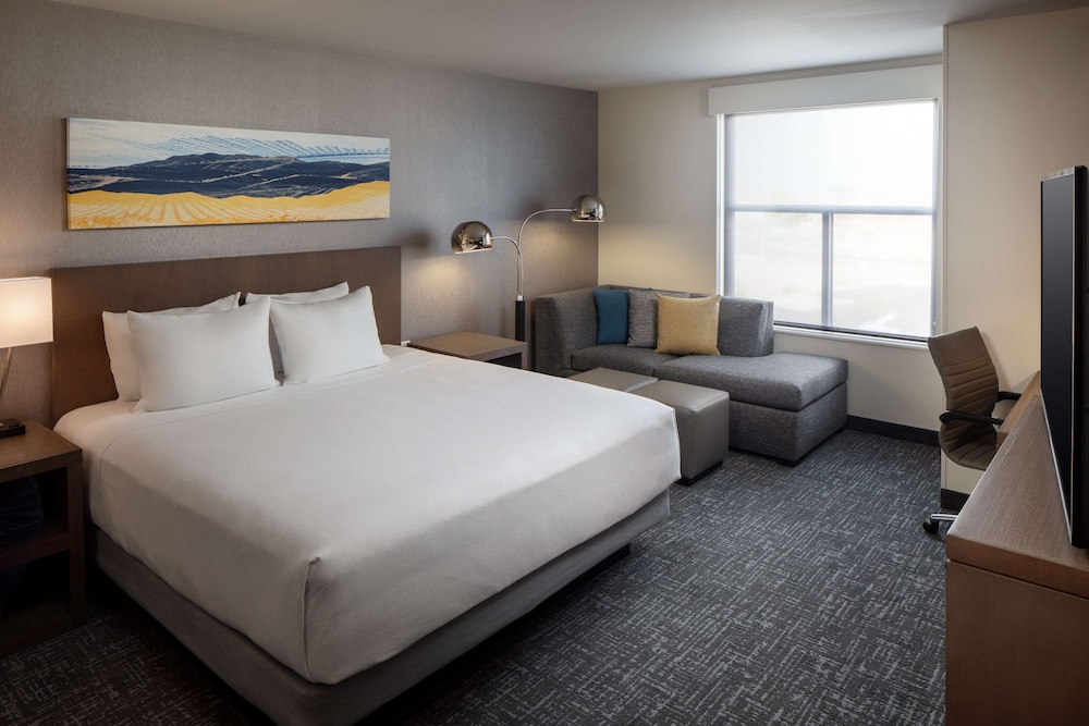 Hyatt House Vacaville 8/38