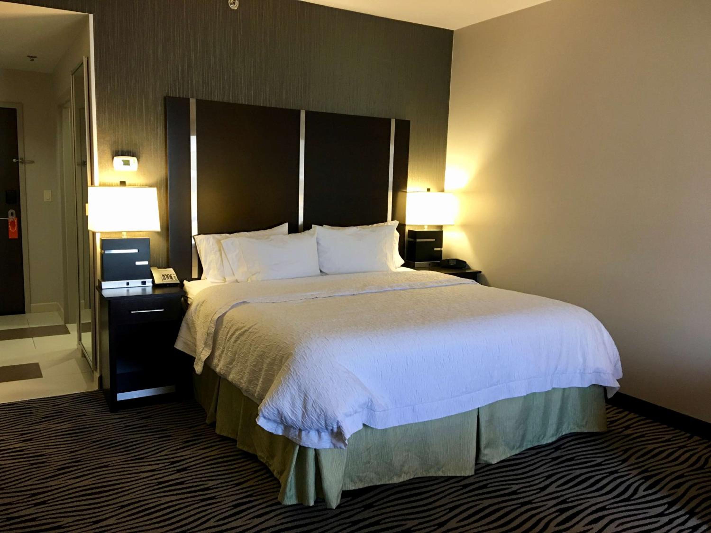 ROOM, KING BED