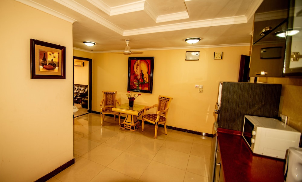 Urban Rose Hotel and Apartment 49/64