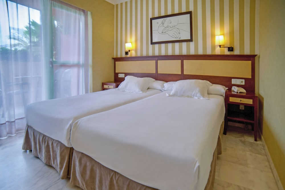 Junior Suite, Twin Beds, Partial Sea View