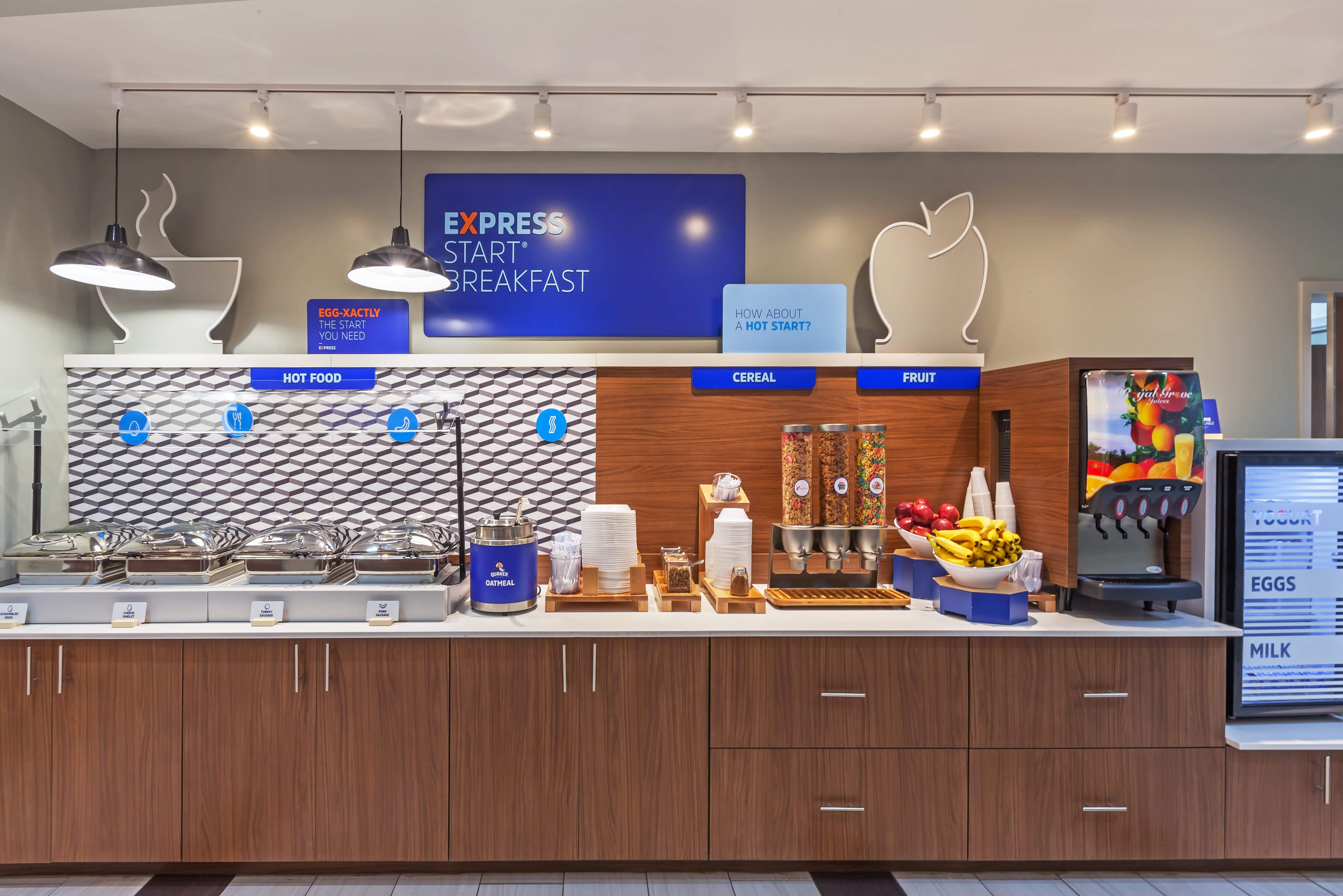 HOLIDAY INN EXPRESS & SUITES TULSA SOUTH - WOODLAND HILLS 16/62