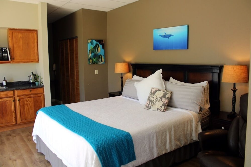Moana, Panoramic, Studio, Suite, King Bed, Bay View, Garden Area