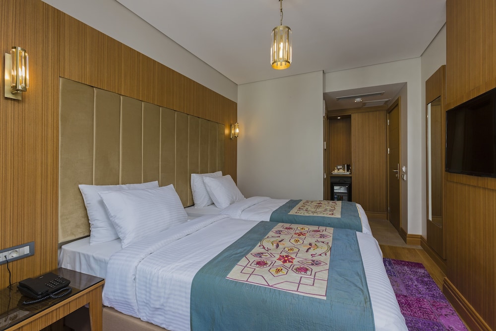 Acra Hotel 15/67