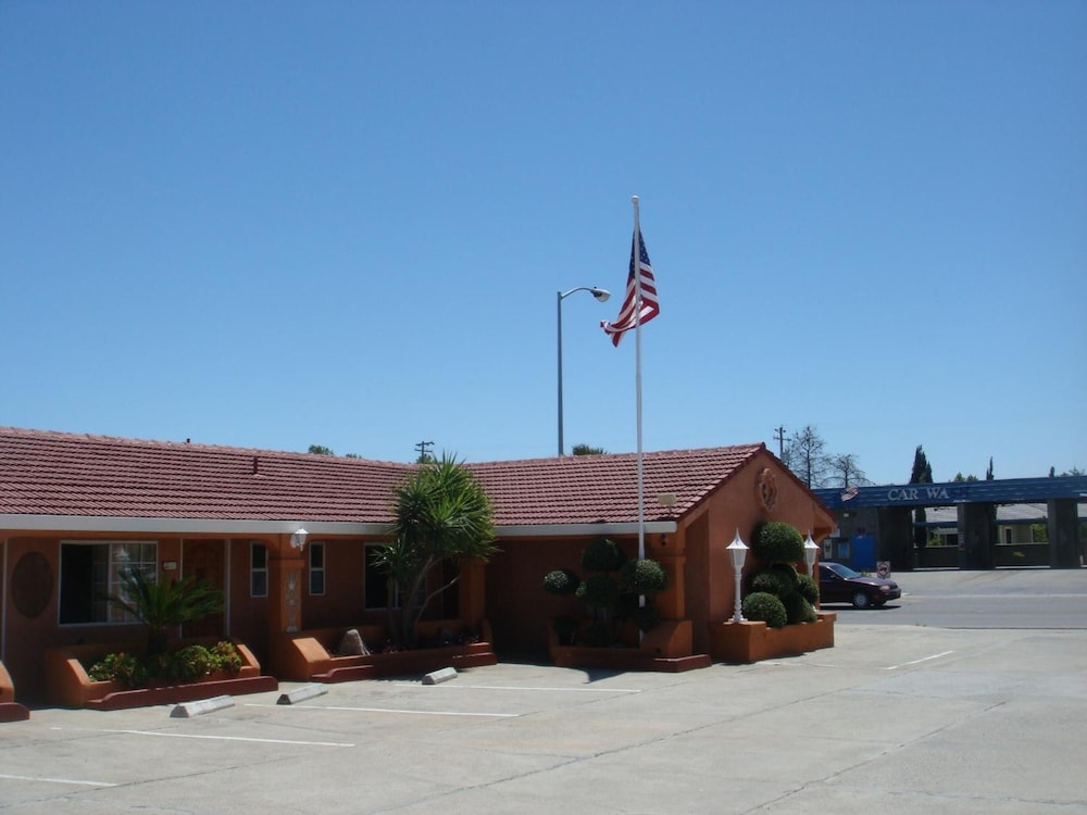 Economy Inn 6/58