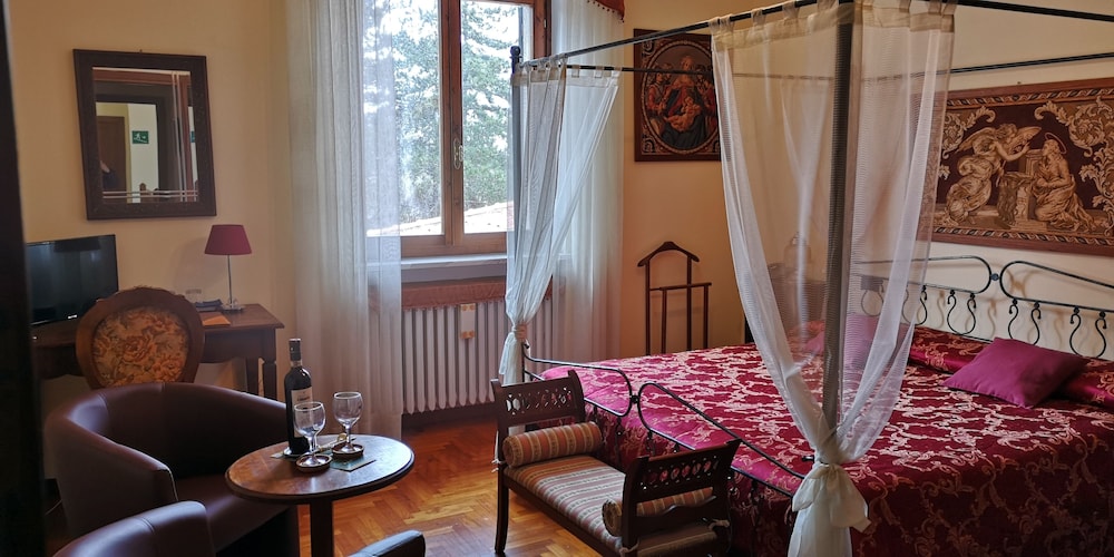 Villa Sant' Uberto Country Inn 36/65