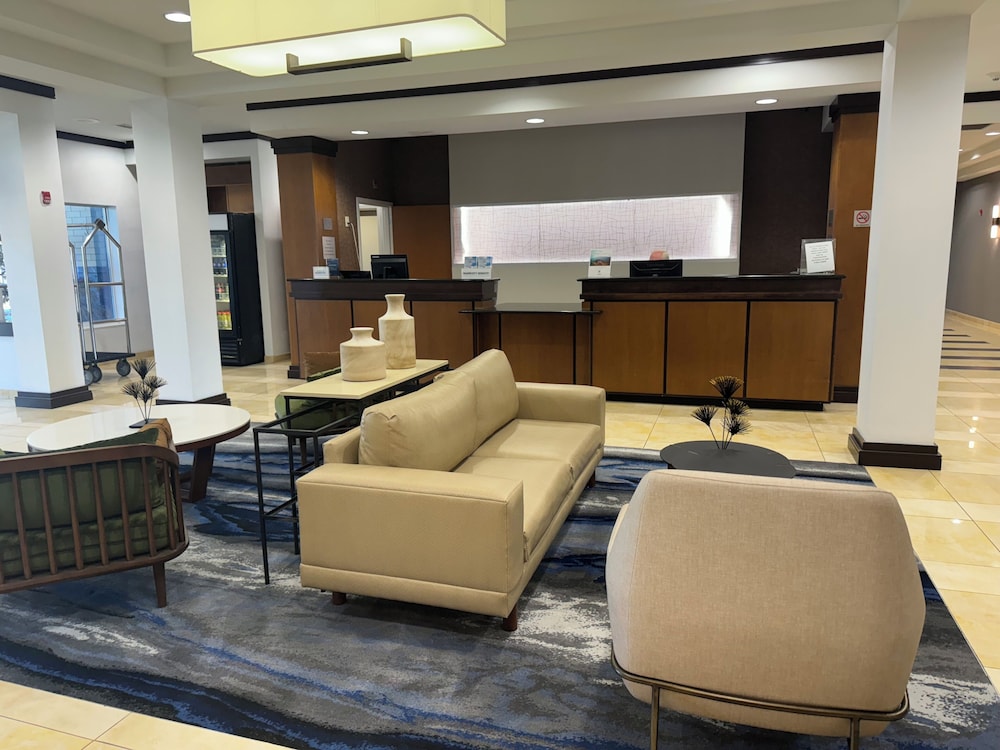 Fairfield Inn Suites By Marriott Louisville East 33/50