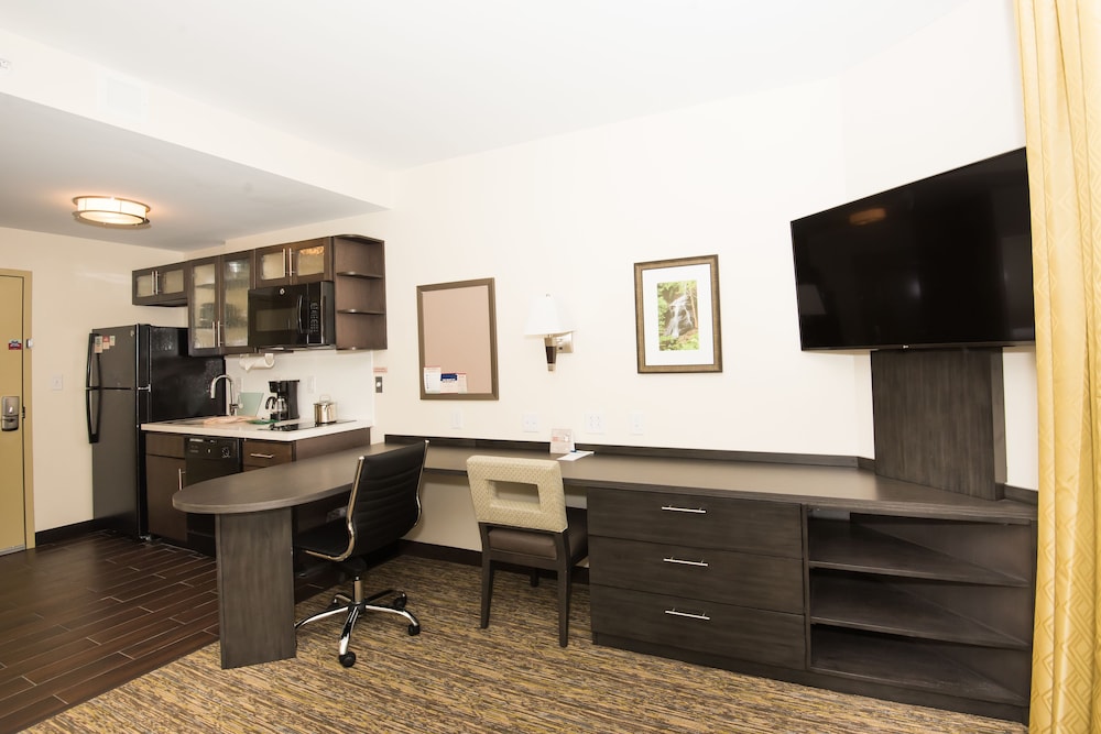 CANDLEWOOD SUITES FT WALTON BCH - HURLBURT AREA 37/39
