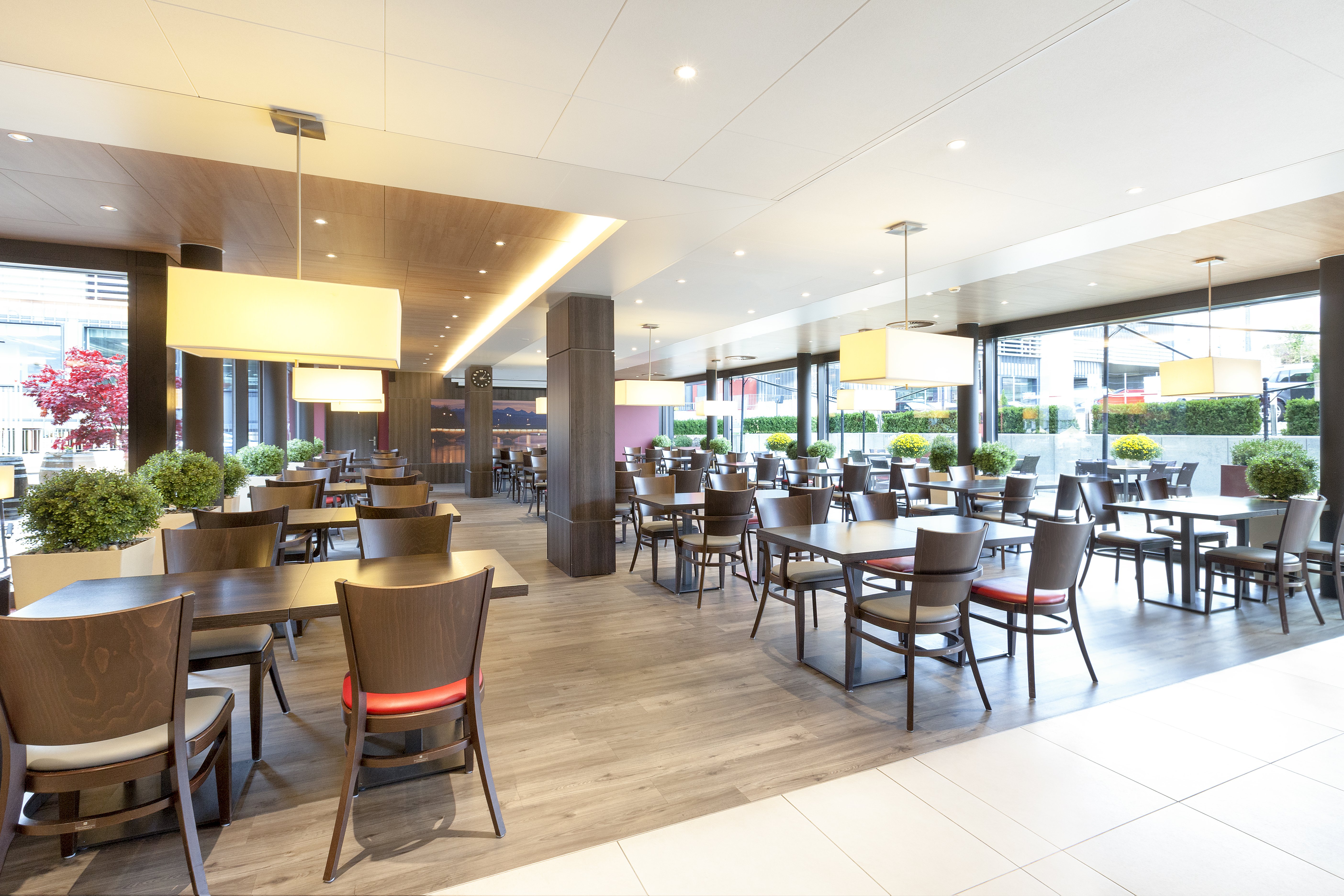 HOLIDAY INN EXPRESS ZURICH AIRPORT 58/80