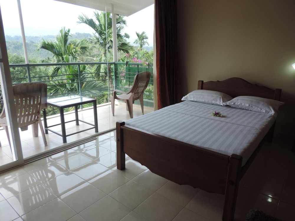 Rainforest Lodge 13/50