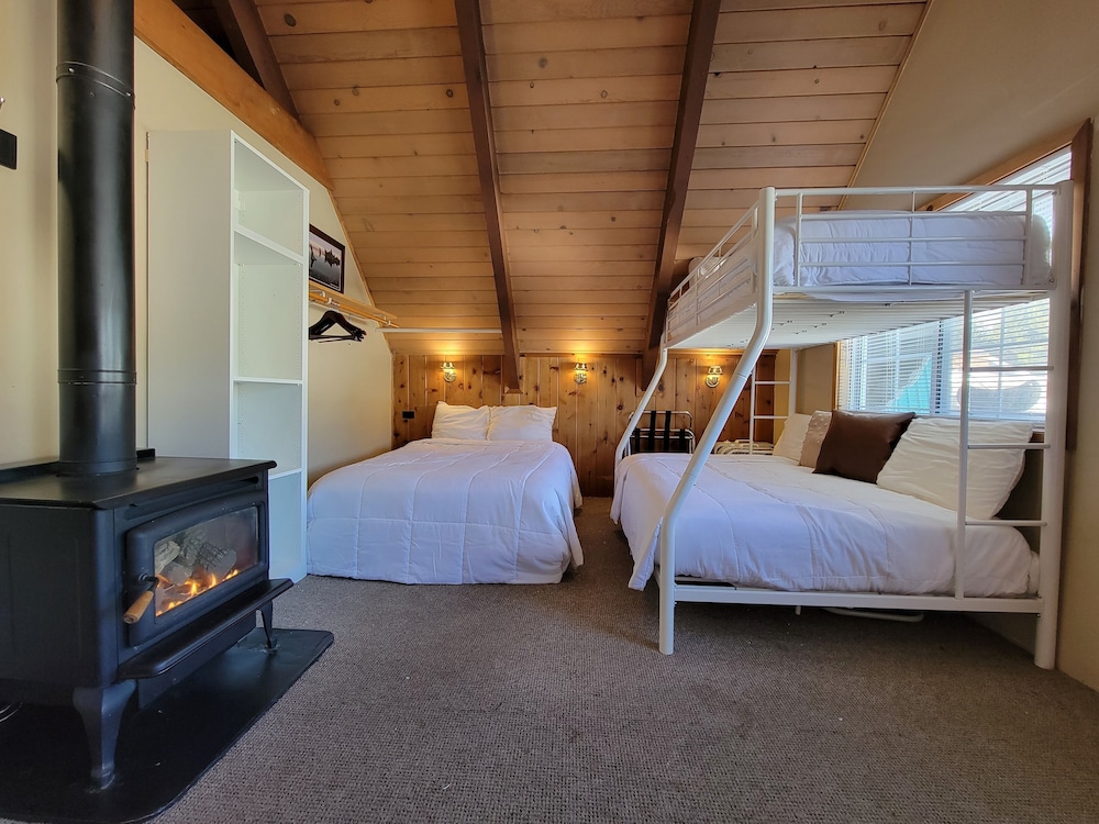 Cinnamon Bear Inn 12/80