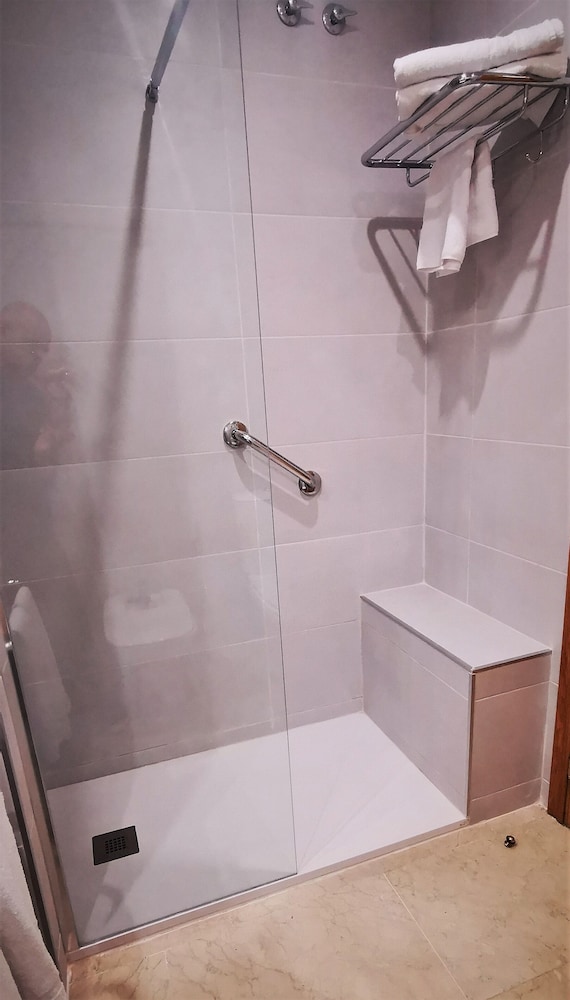 Hotel Mainake Sl 13/60