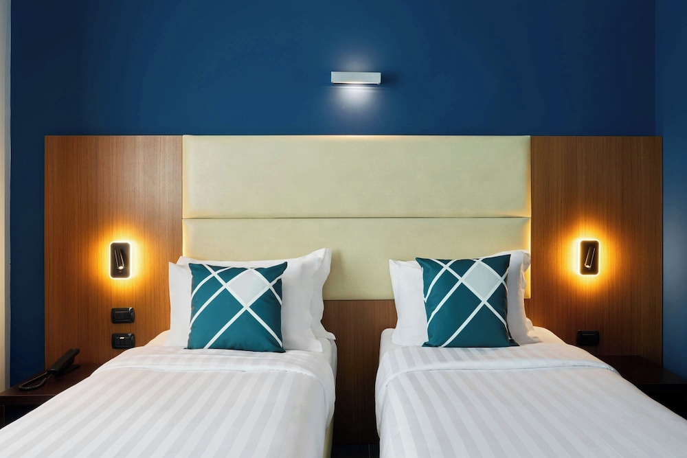Superior, Twin Beds, City View