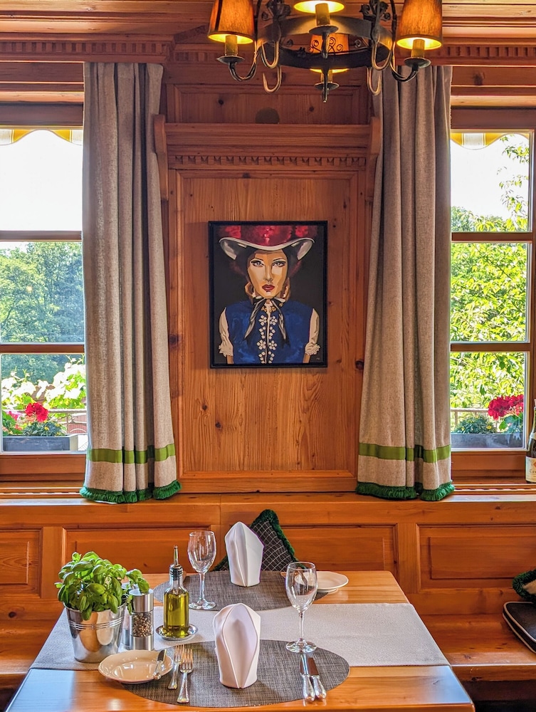 Hotel Restaurant Vinothek Lamm 61/69