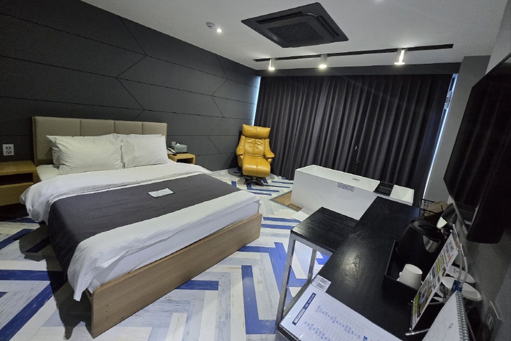 Condo, Residence, Double Bed, City View