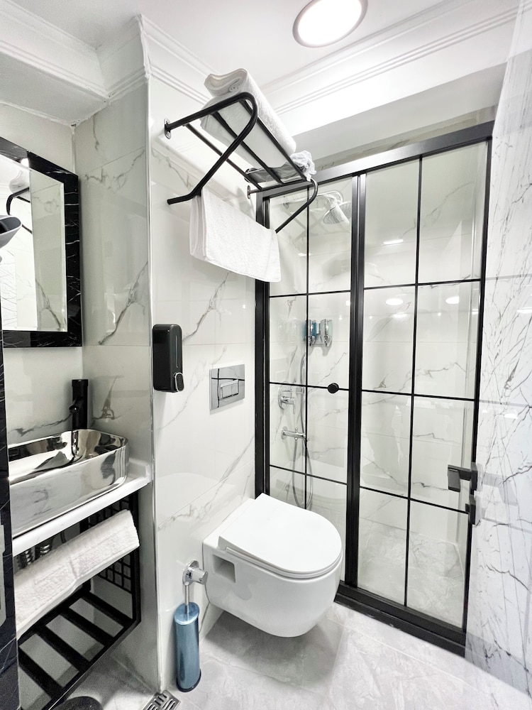Taksim Larissa Hotel 50/50