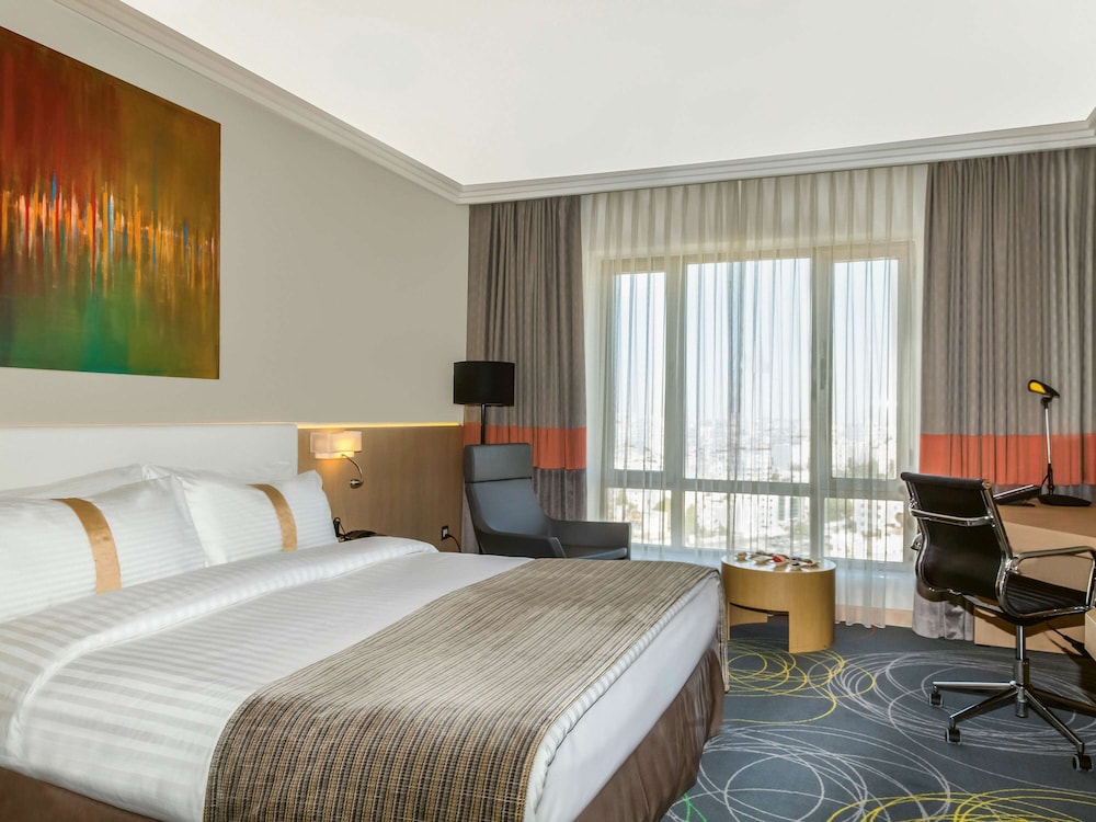 EXECUTIVE, SUITE