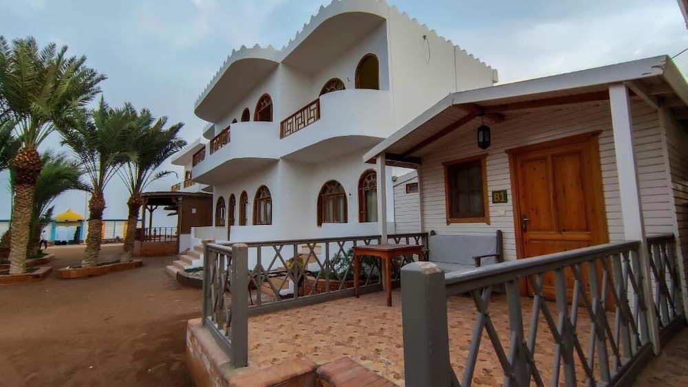 Shams Hotel &amp; Dive Centre 28/34