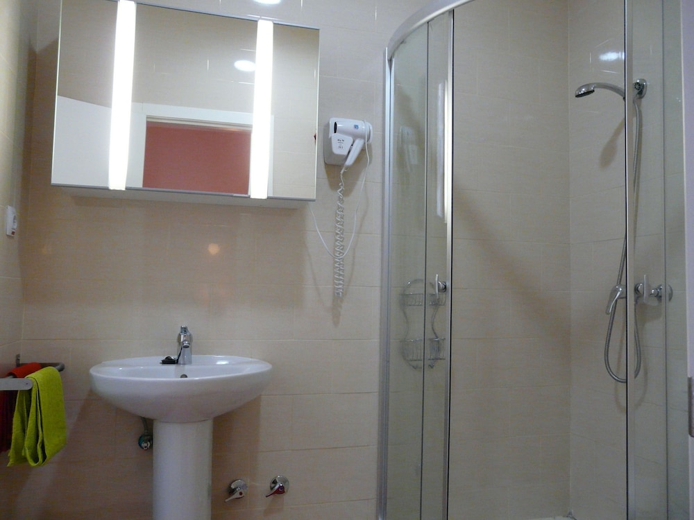 PIZARRO HOSTAL 37/50