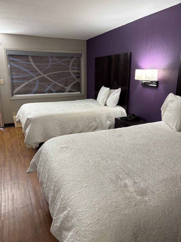 Relax Inn & Suites 10/21