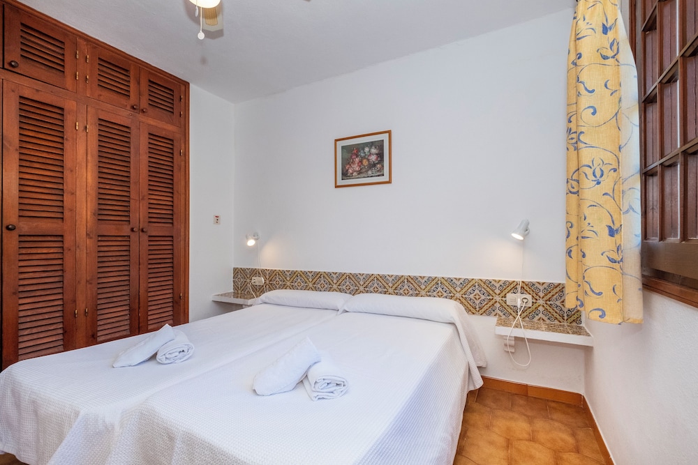 Son Bou Gardens Apartments 9/49