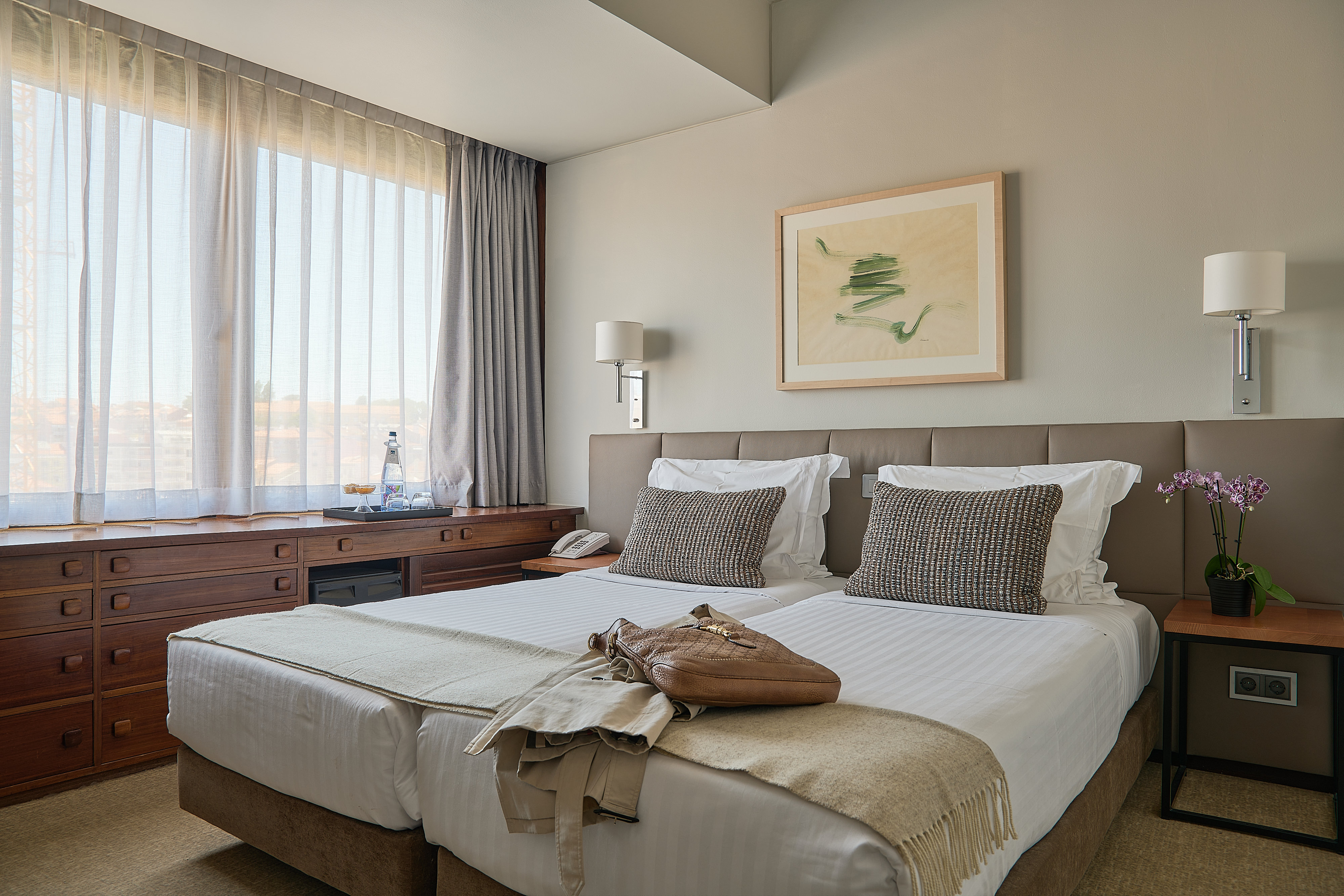 SUPERIOR, DOUBLE OR TWIN BED