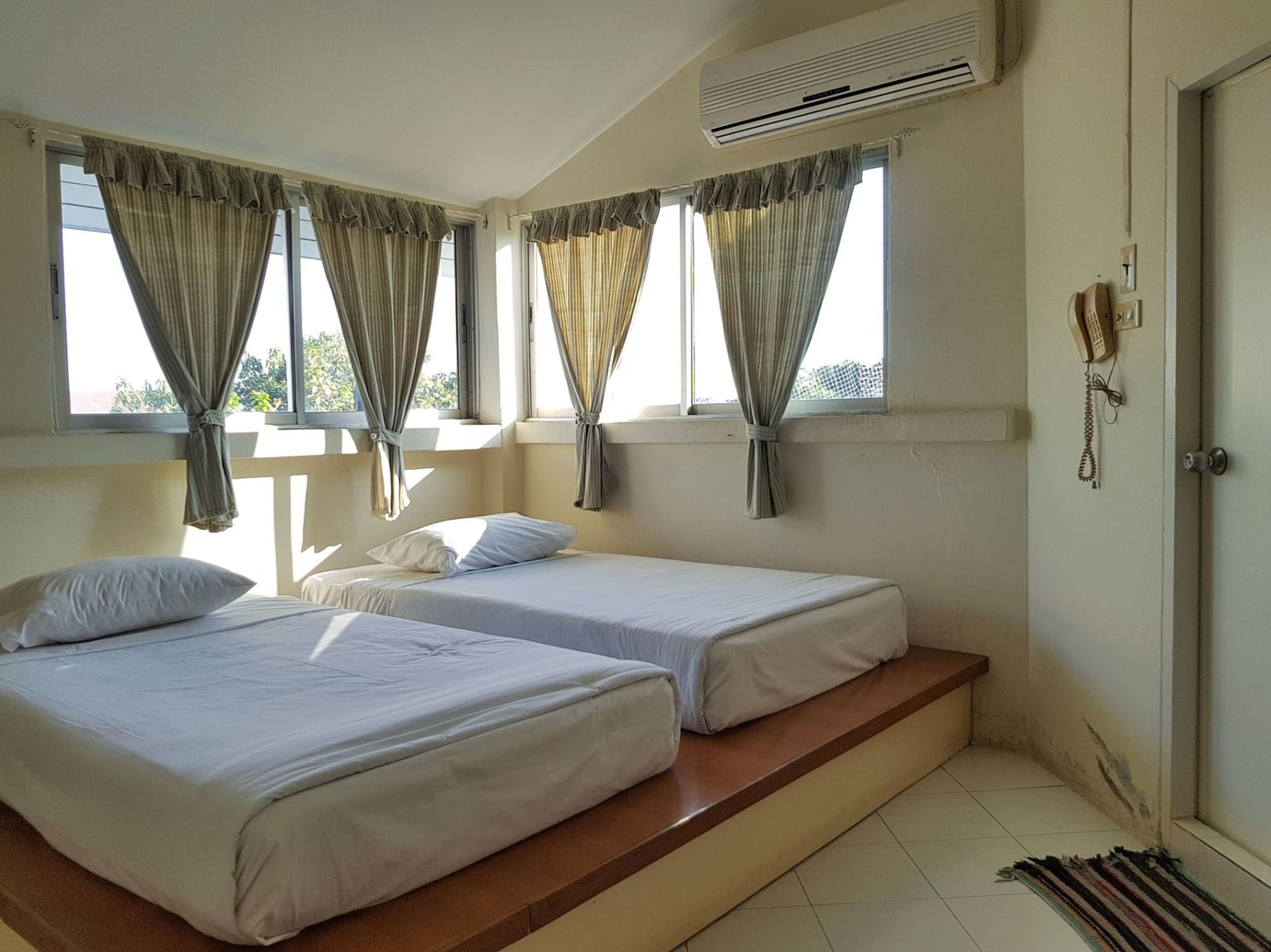 SUPERIOR, TWIN BEDS