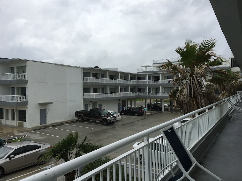 Arya Blu Inn and Suites (Ex Days Inn Ormond Beach Mainsail Oceanfront) 3/43