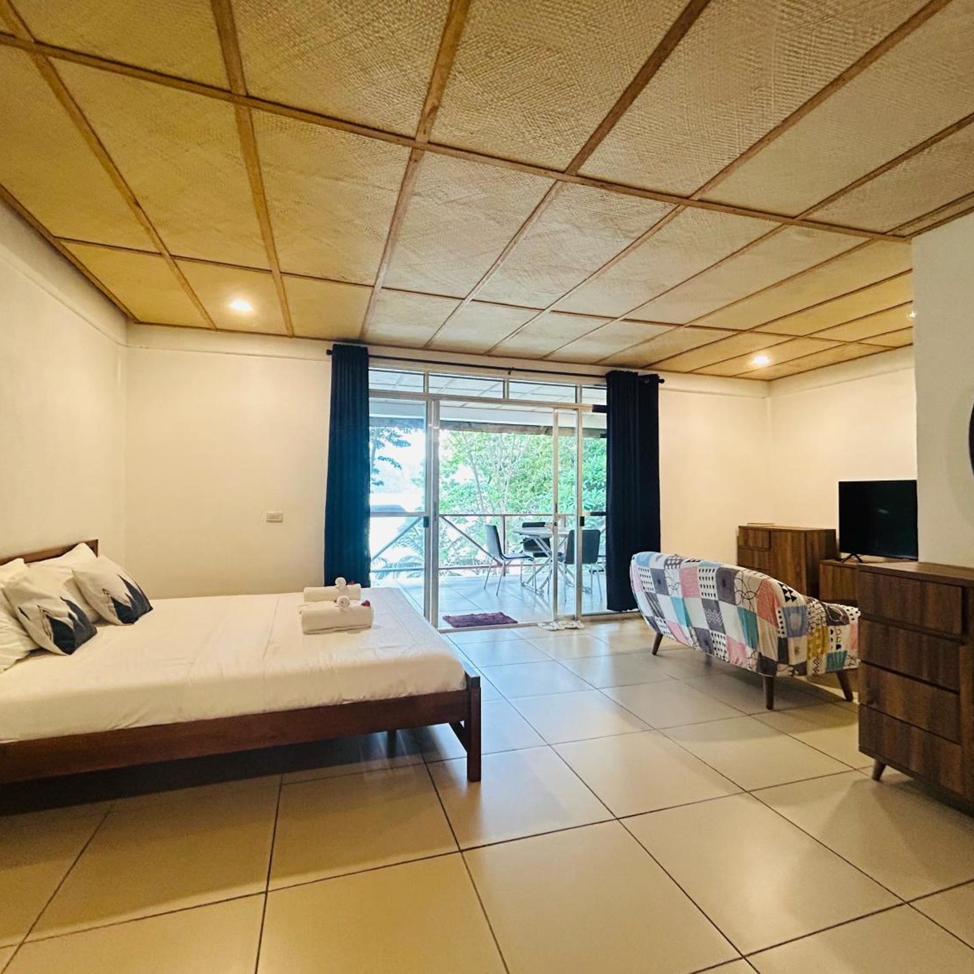 Deluxe, Sea View