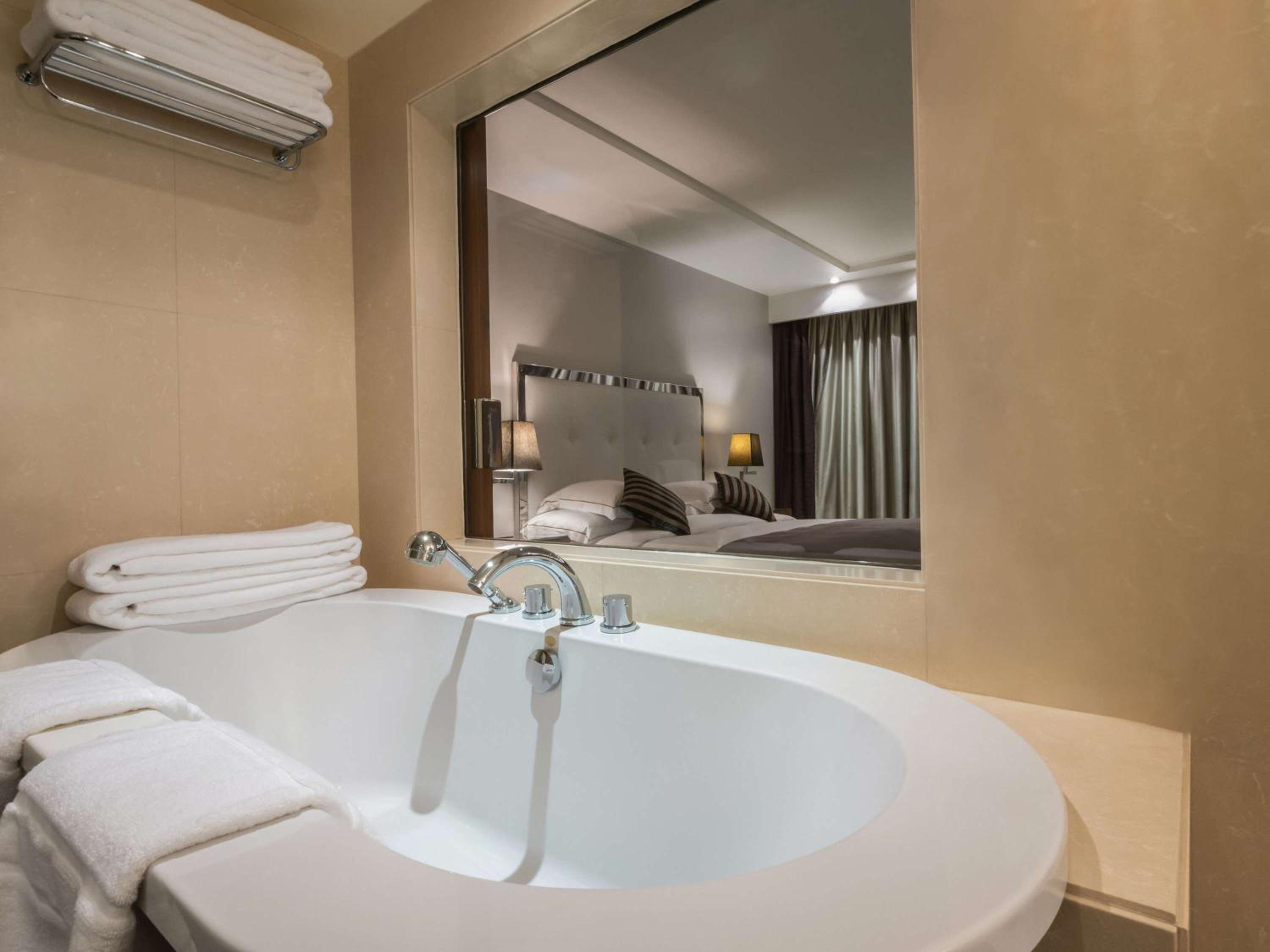 Ambassador, Suite, Sea View، Movenpick Hotel Beirut 6/6