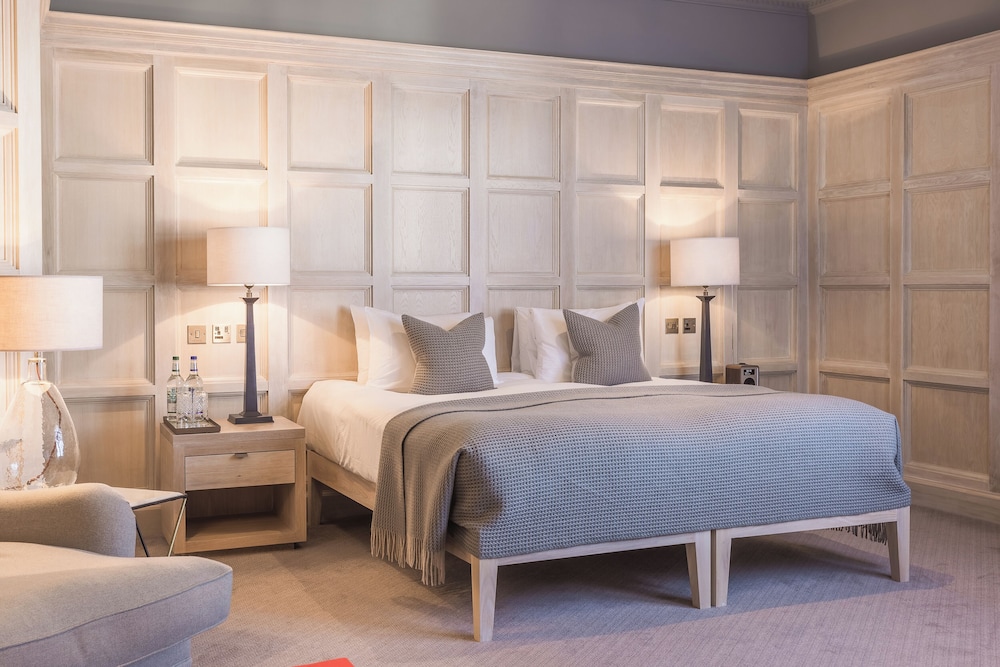 Feature, Double or Twin Bed