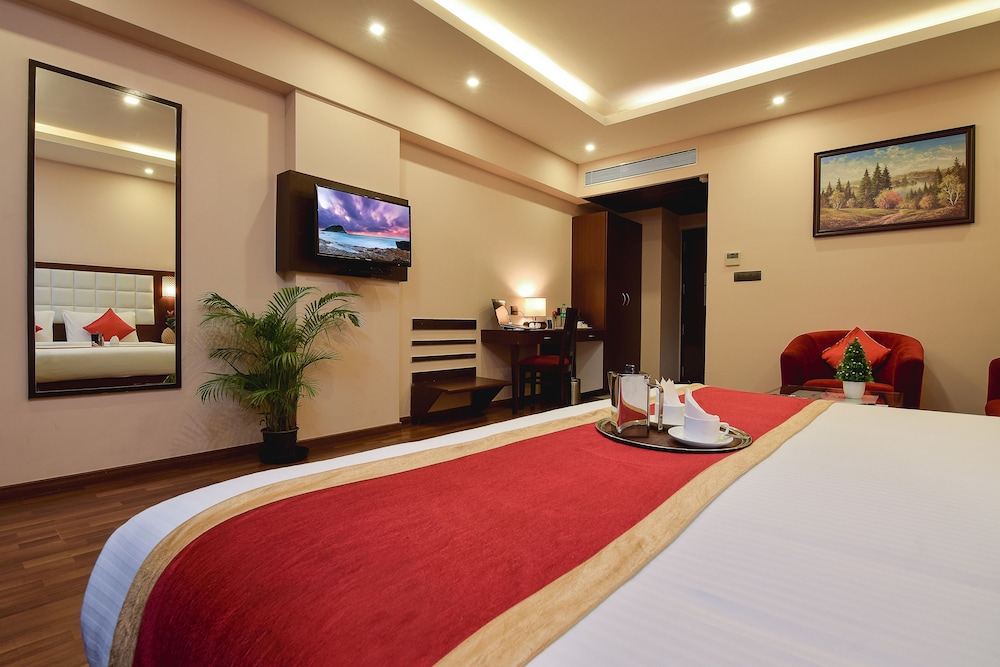 Akshaya Aura 24/53
